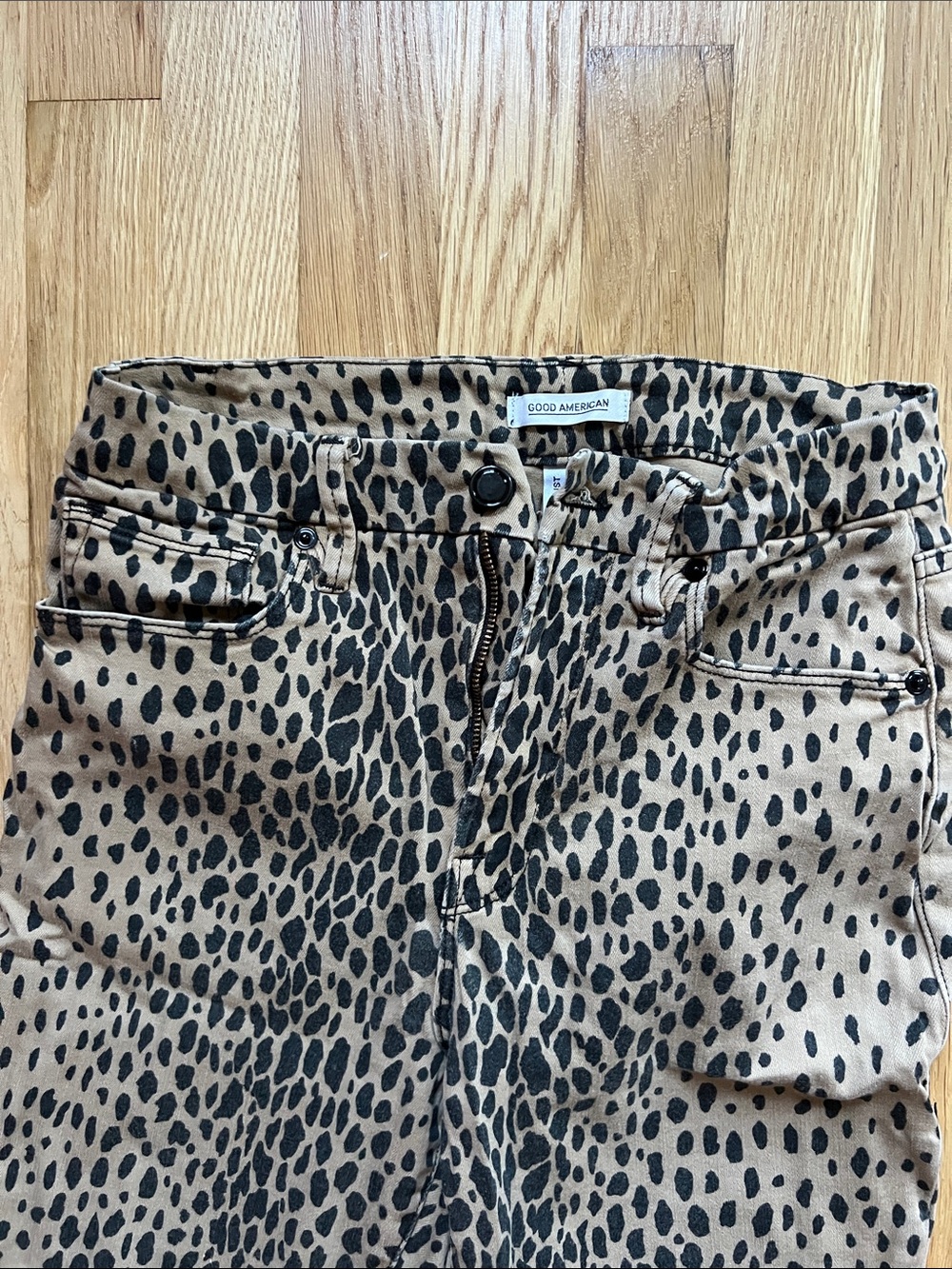 Good American Leopard Print Skinny Jeans in Brown and Black - Picture 2 of 8